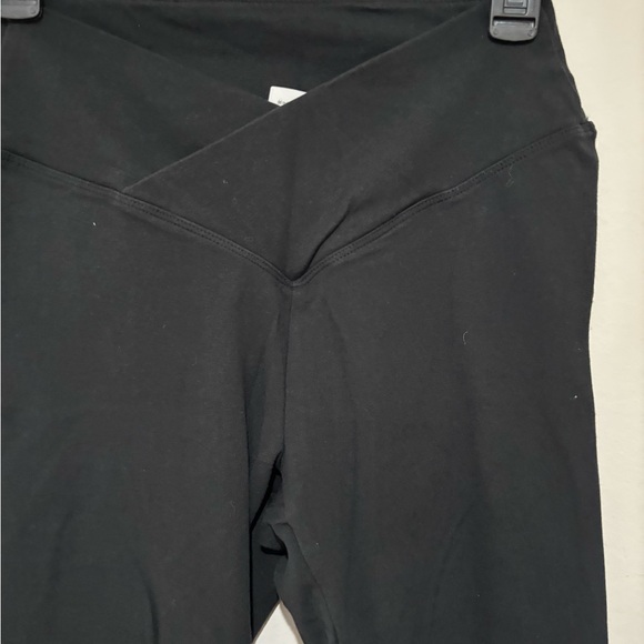 Victoria’s Secret black leggings size medium - Picture 2 of 5